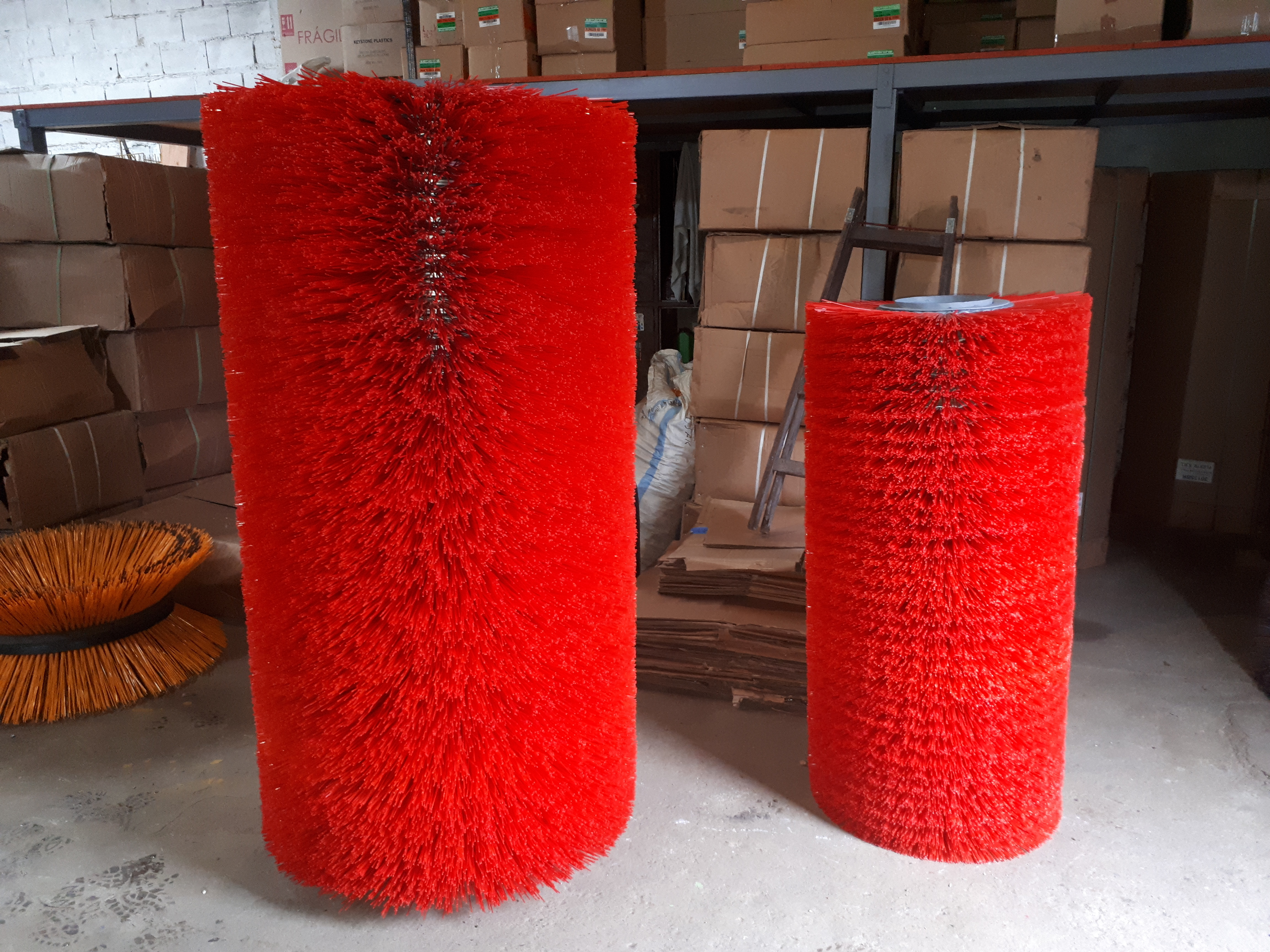 Cepillos cilíndricos rojos