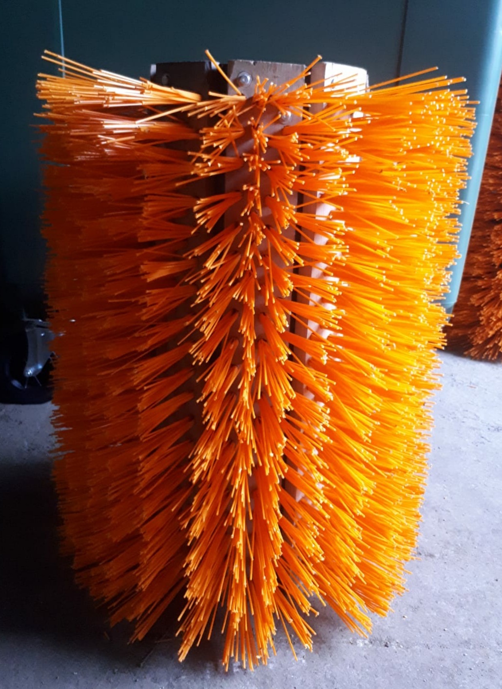 Cepillo cilíndrico naranja